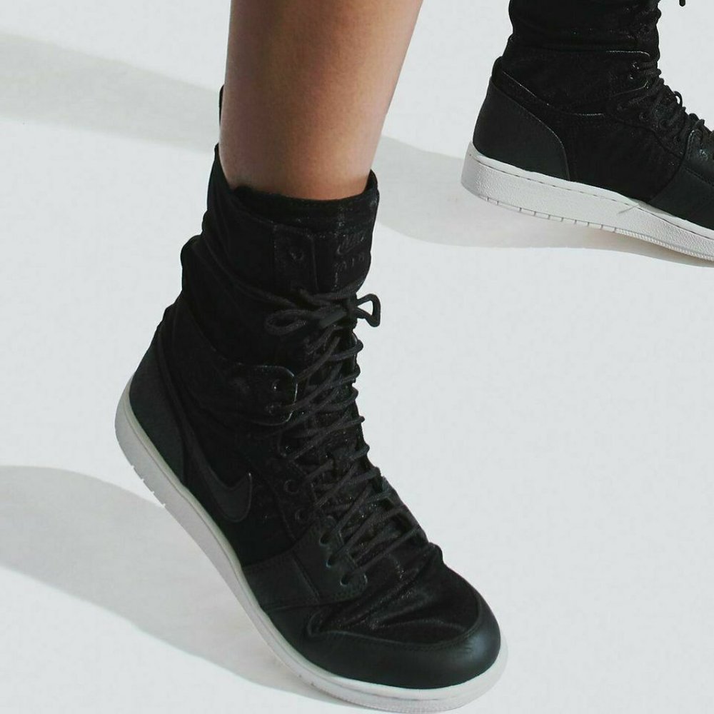 Air Jordan 1 Explorer XX Womens Black Lifestyle Sn - Picture 6 of 8